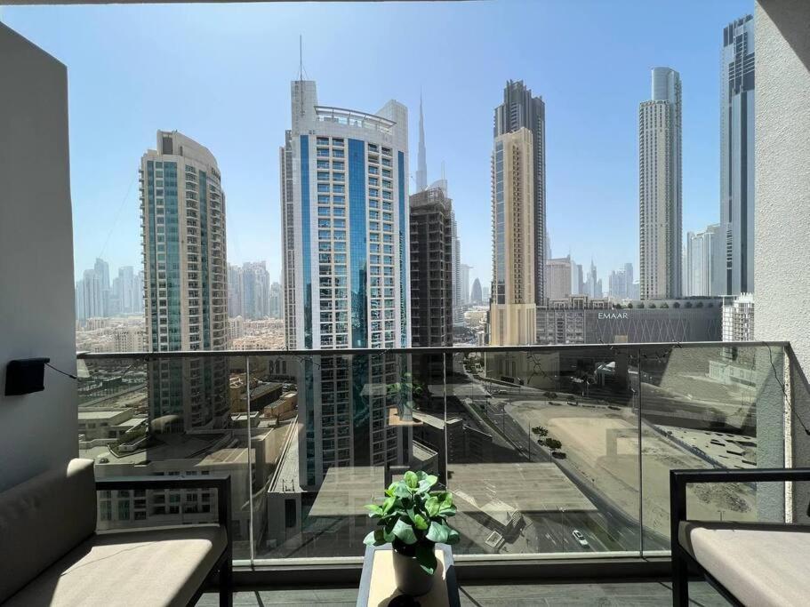 Urban King Bed With Burj Khalifa View & Dubai Mall Exterior foto