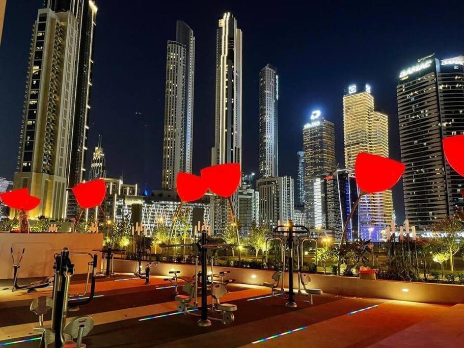 Urban King Bed With Burj Khalifa View & Dubai Mall Exterior foto